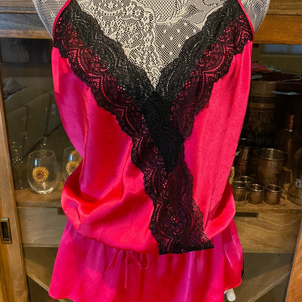 Hot Pink black lace Victoria’s Secret size medium